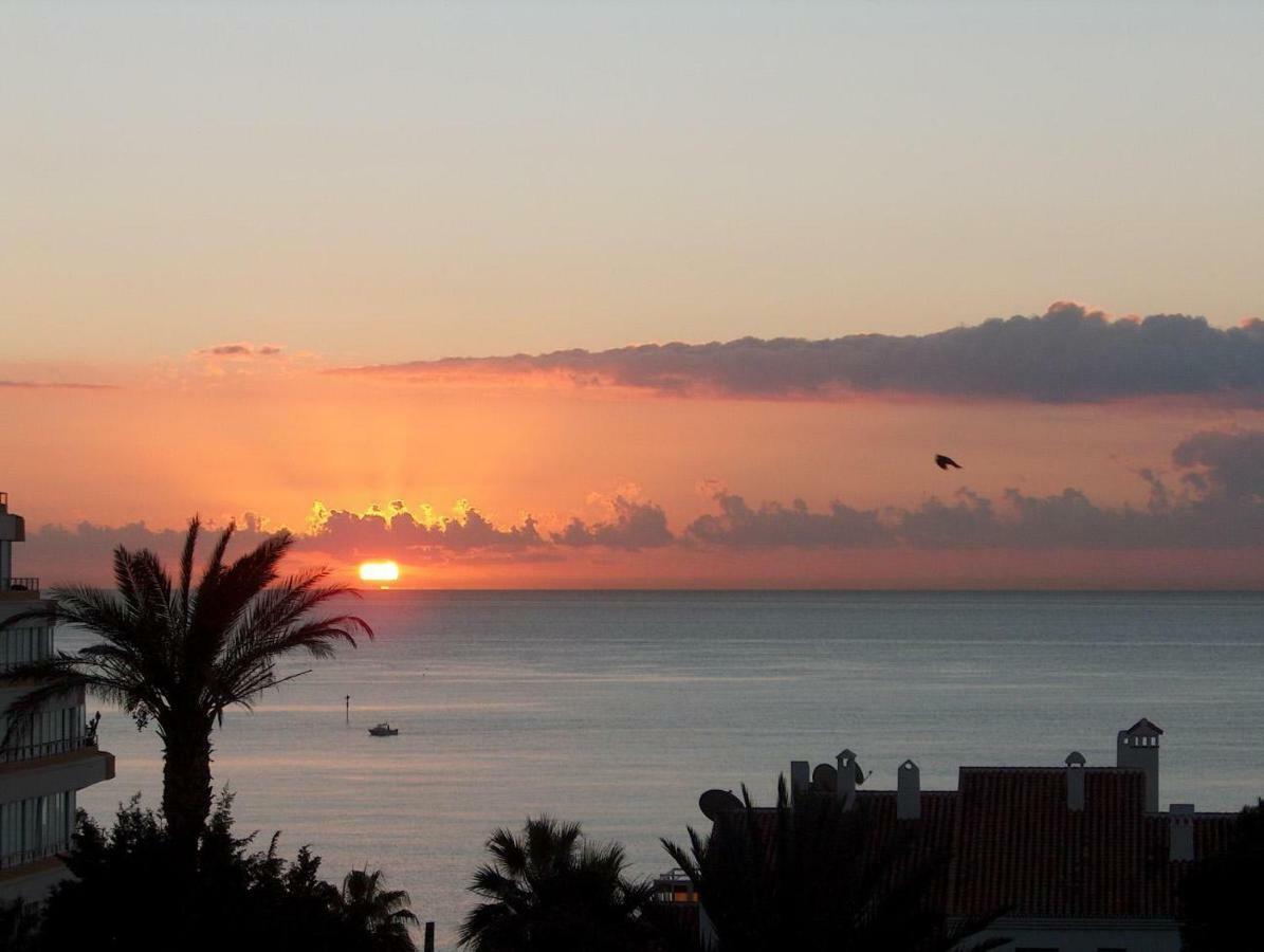 Precioso Apartamento Frente Al Mar Benalmadena Bagian luar foto